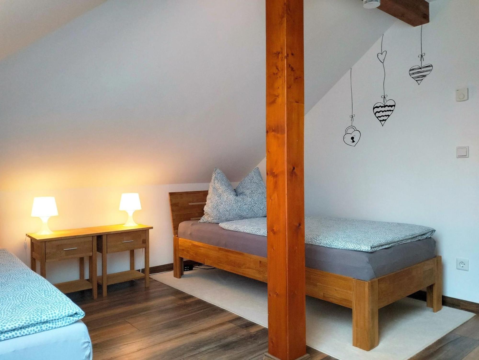 Ferienwohnung Am Waldesrand - Garten, Terrasse, Grill, Luftkuehler, Massagesessel, Kinderspielecke, Spielekonsole كوتبوس المظهر الخارجي الصورة